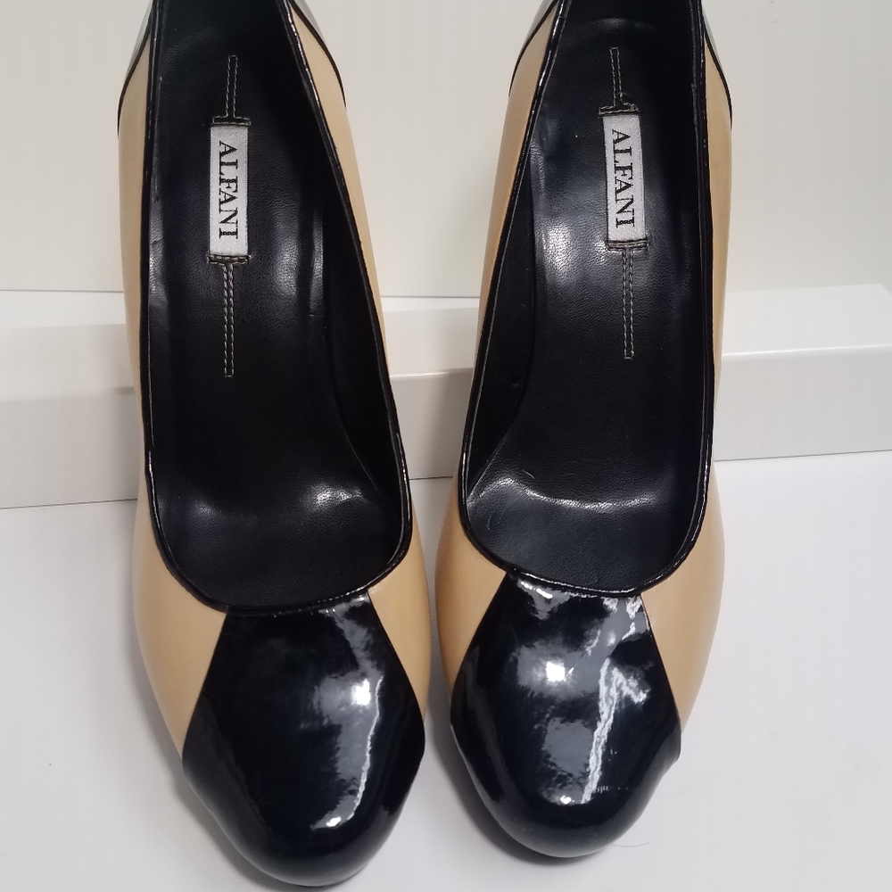 Alfani black and tan 4 inch pump